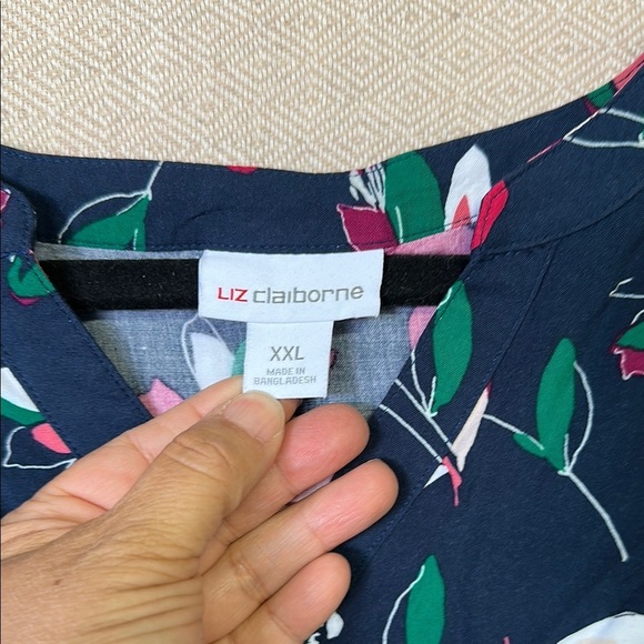 Floral V-Neck‎ Women's Top - Picture 2 of 10